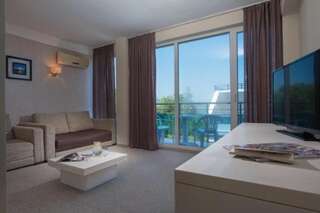 Отель Hotel Eskada Beach - Все включено Ахтопол Апартаменты с 1 спальней (для 3 взрослых и 1 ребенка)-2