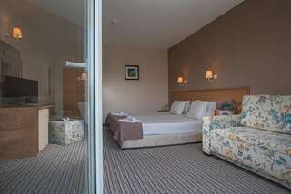 Отель Hotel Eskada Beach - Все включено Ахтопол Двухместный номер Делюкс с 1 кроватью - Вид на море (для 2 взрослых и 1 ребенка)-3